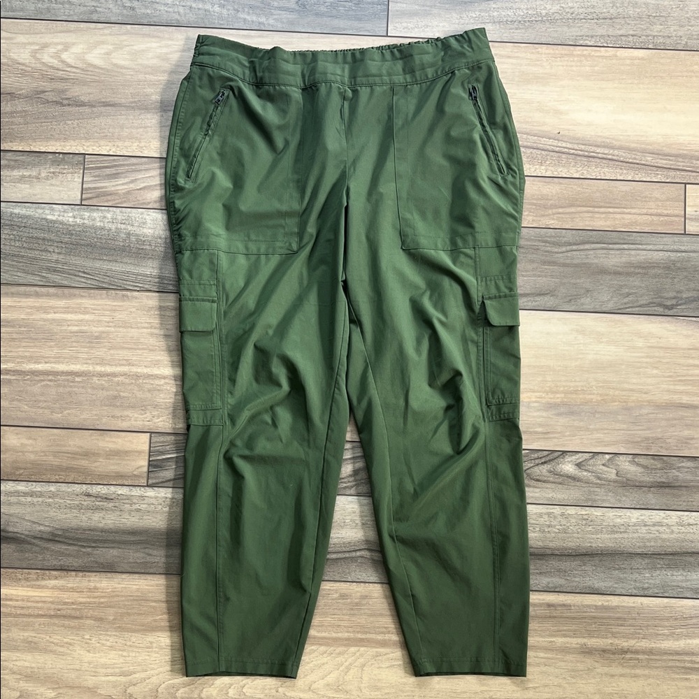 Athleta Olive Green Women's Cropped Cargo Pants